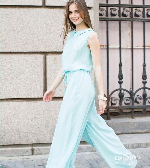 6月簡(jiǎn)約出行 連體褲盡顯摩登時(shí)尚風(fēng)采